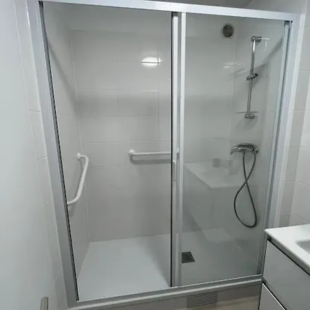 4 Pieces Avec Parking A 2 Min Du Centre Commercial Et Du Lac De